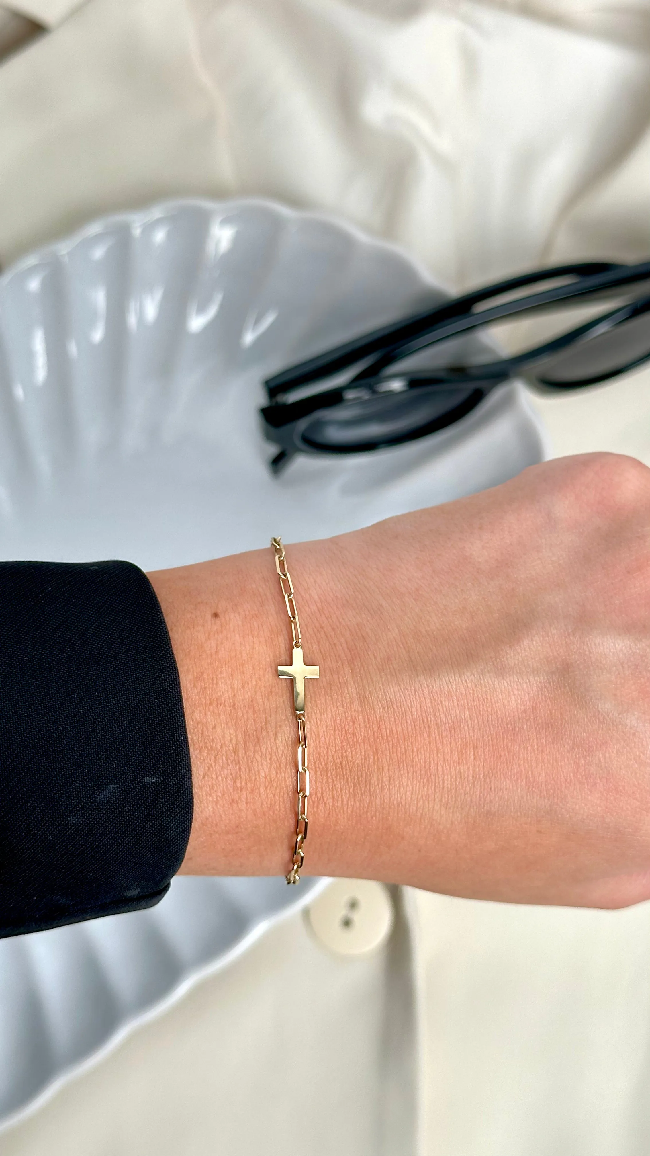 9ct Gold Paperclip Cross Bracelet