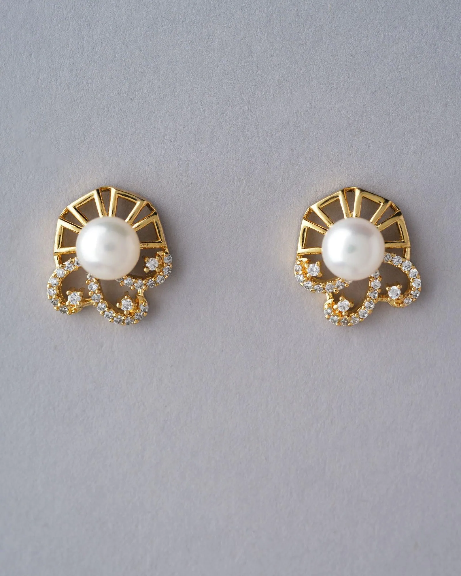 Elegant Stud Pearl Earring