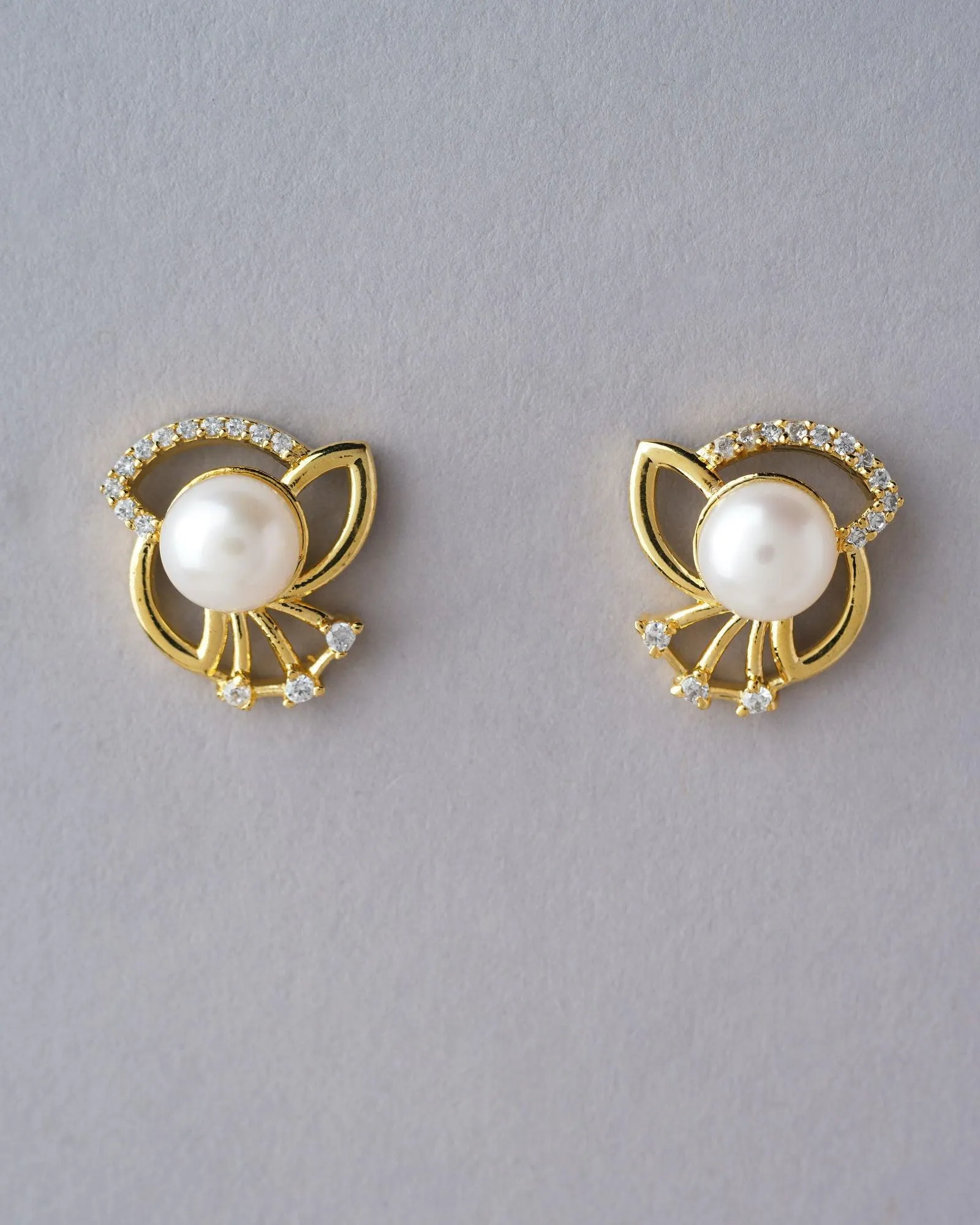 Elegant Stud Pearl Earring