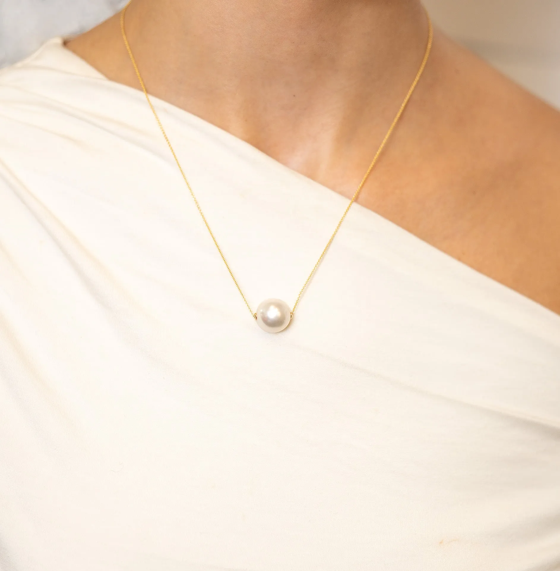 Floating Pearl Pendant Necklace