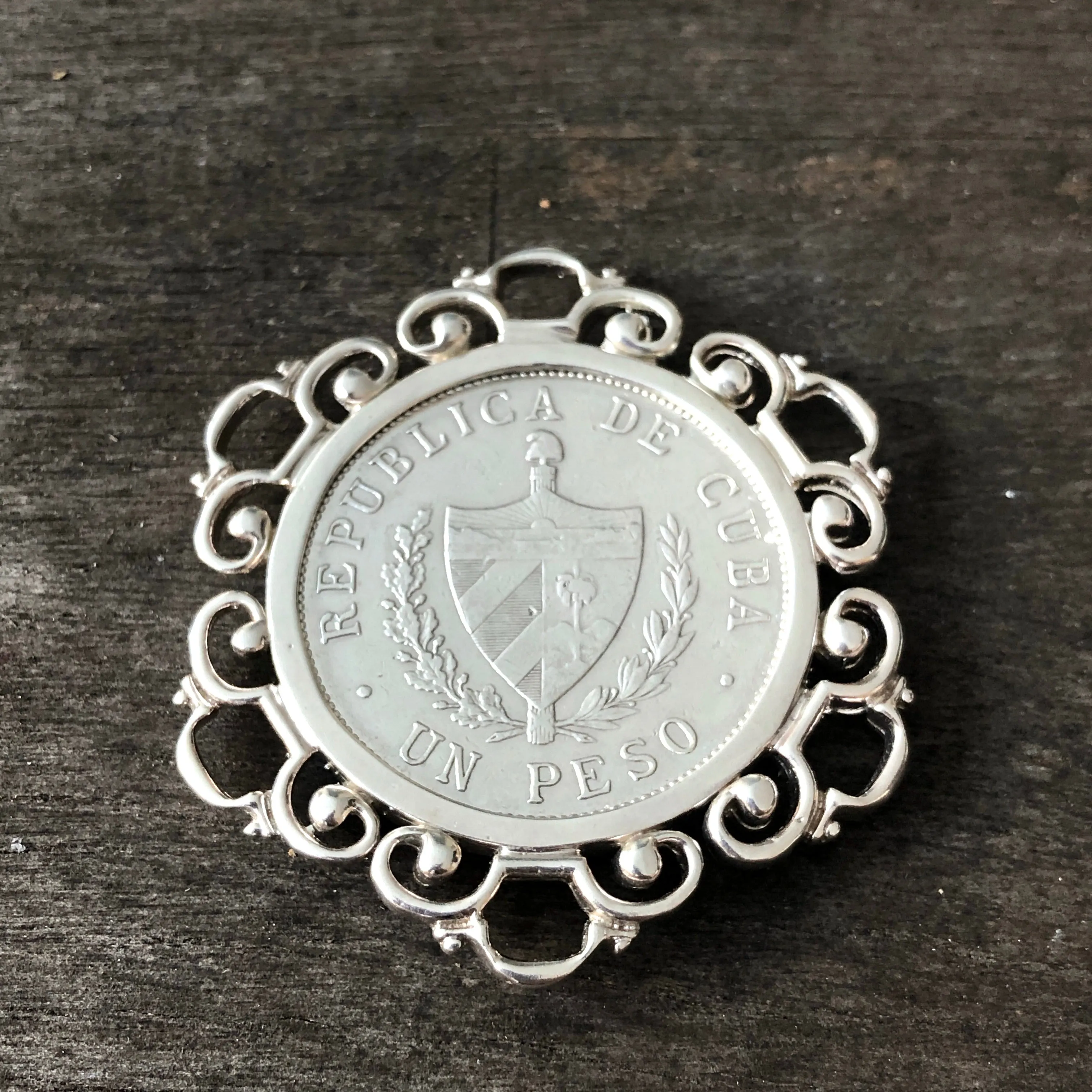 Flower Bezel Large Cuban Crest Pendant