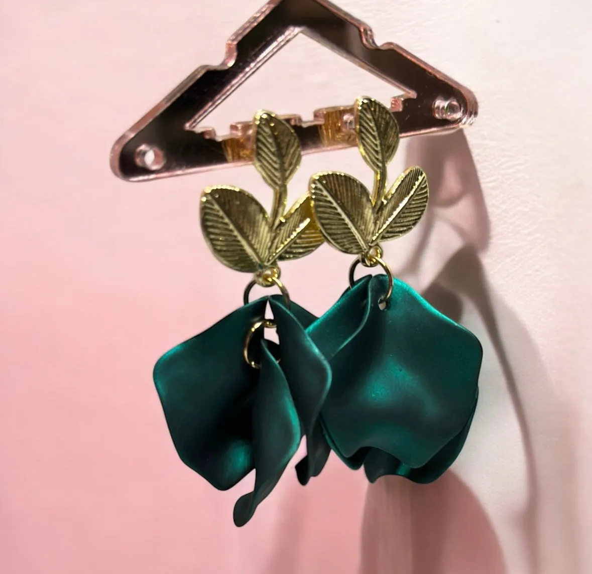 Green - Emerald iridescent flower earrings | golden leaf style earrings