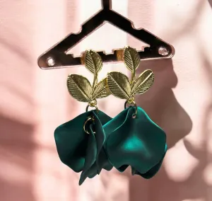 Green - Emerald iridescent flower earrings | golden leaf style earrings