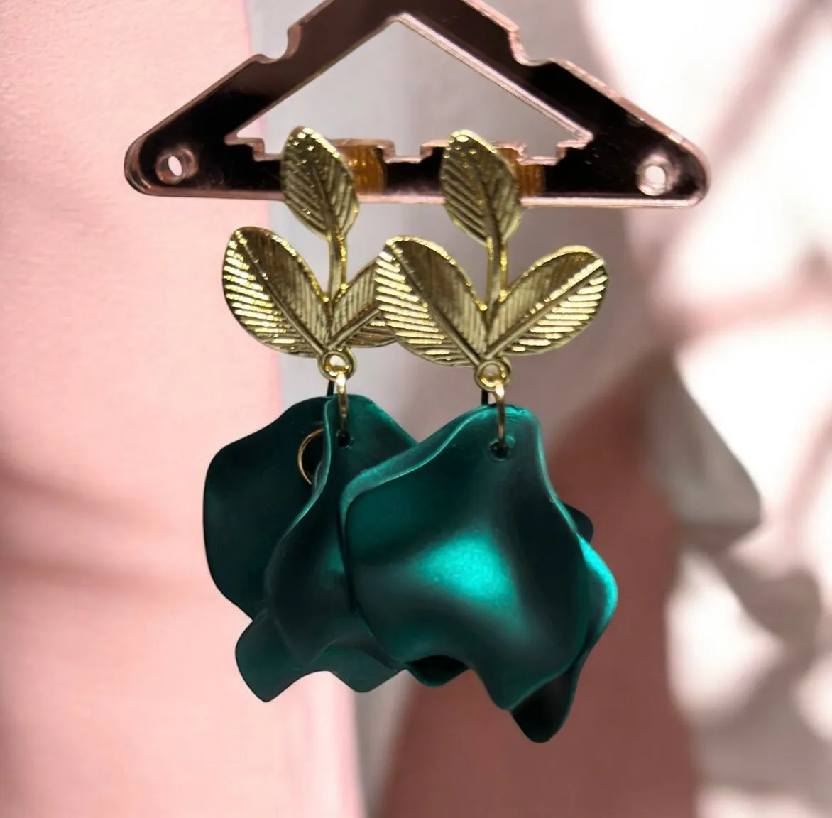 Green - Emerald iridescent flower earrings | golden leaf style earrings