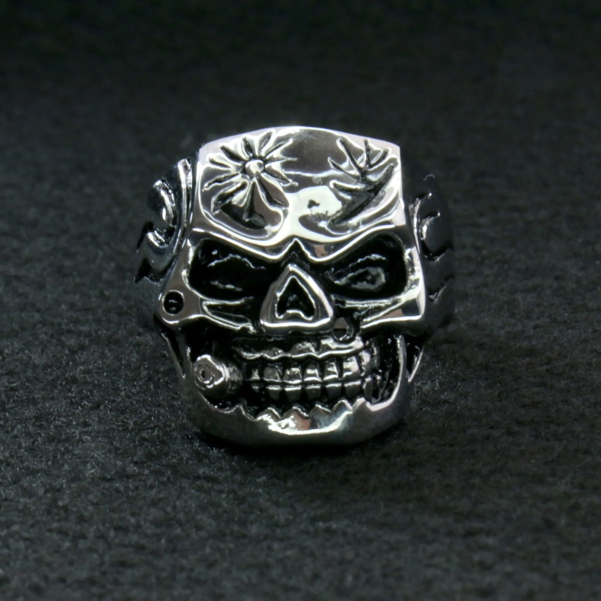 Hot Leathers JWR2102 Men's Skull Cigar Stainless Steel Ring