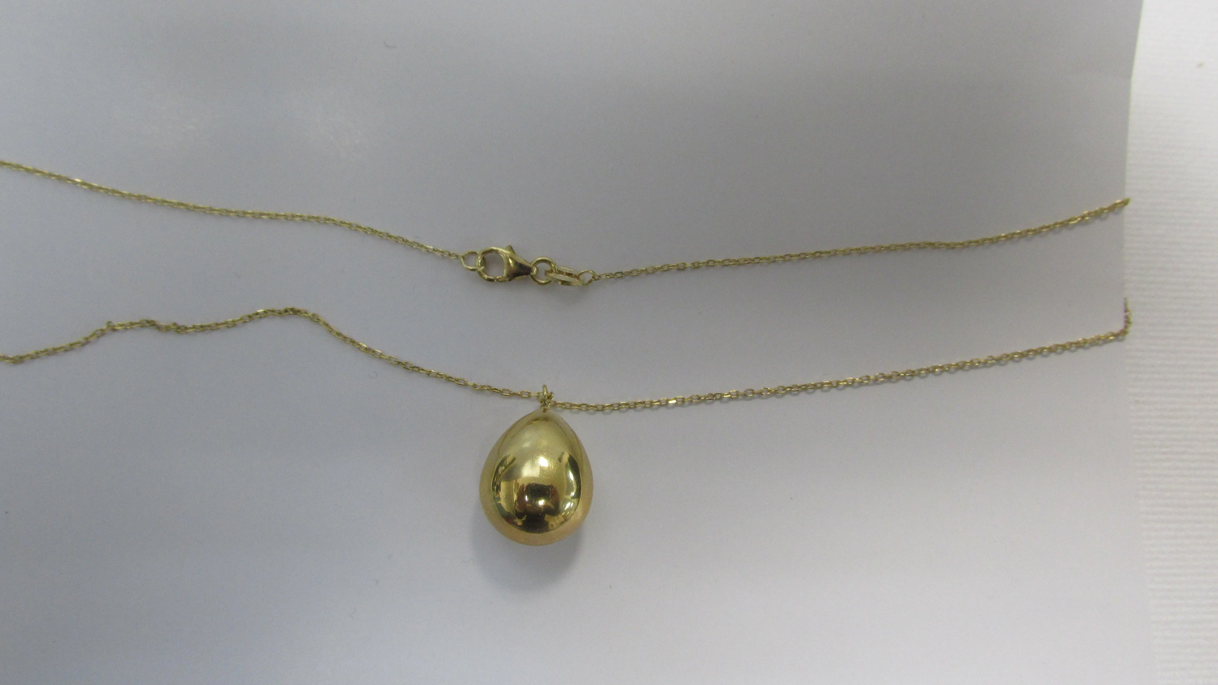 Puffed Drop Gold Pendant Necklace